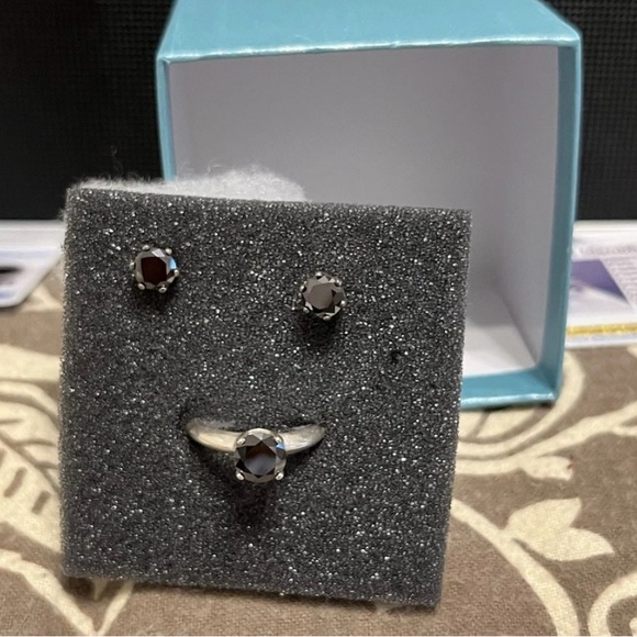 Elegant sterling silver .925 ring and earrings.S7 set with black diamonds